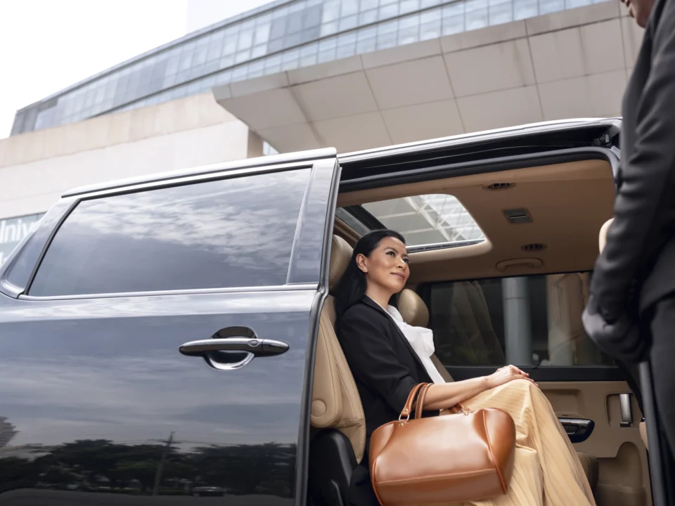 Airport limo services for VIP pickup